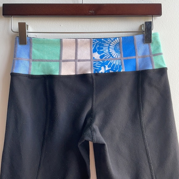 Reversable Lululemon Capris Size 4 - Picture 6 of 14